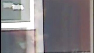 Une Japonaise excitée et sexy baise sale dans un trio MMF. Elle fait une bonne pipe à un moineau regarder vidéos x puis elle se fait défoncer dans sa palourde poilue en position de missionnaire.